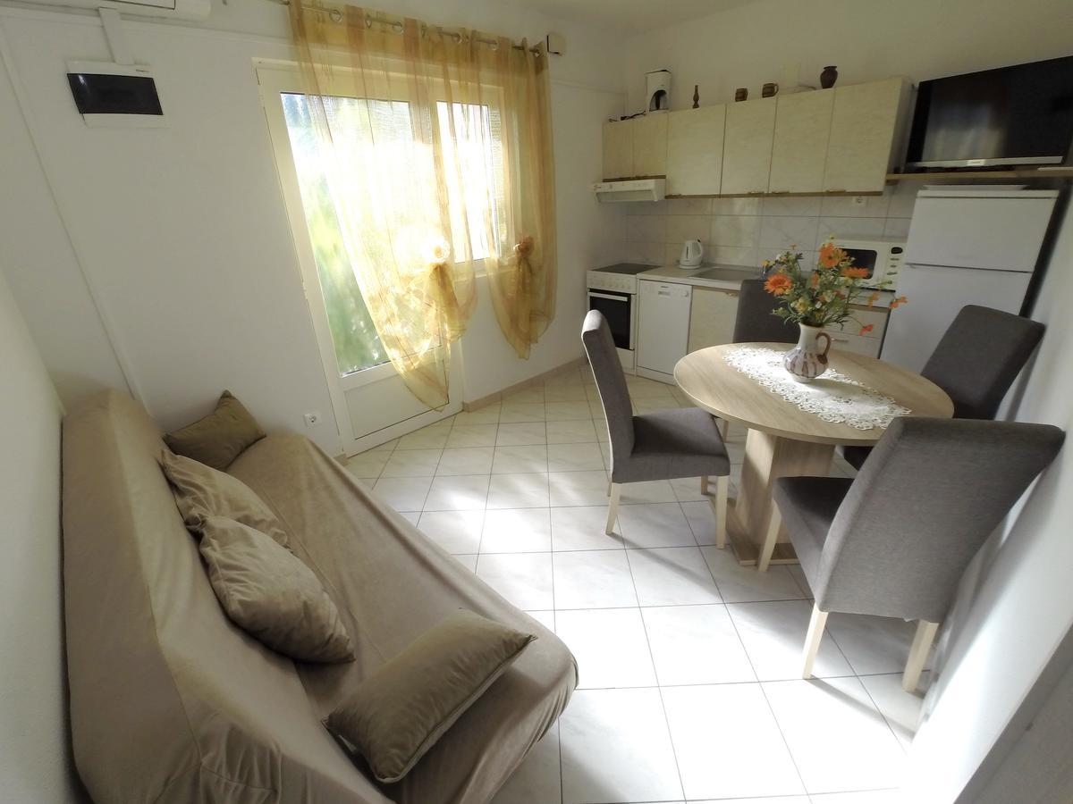 Apartments Ljiljana โตรกีร์ ภายนอก รูปภาพ